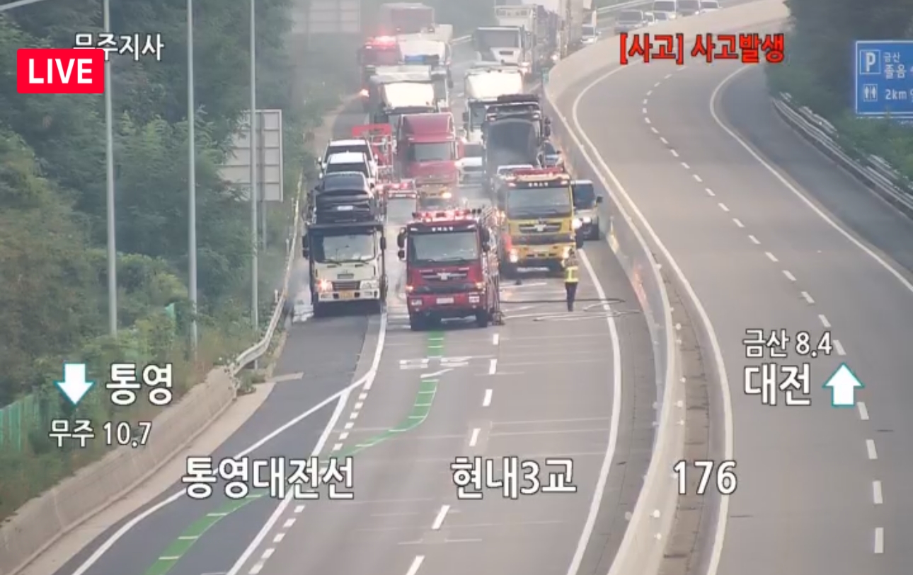경남 가뭄 지원 가던 소방차, 고속도로 차량화재 신속 진압